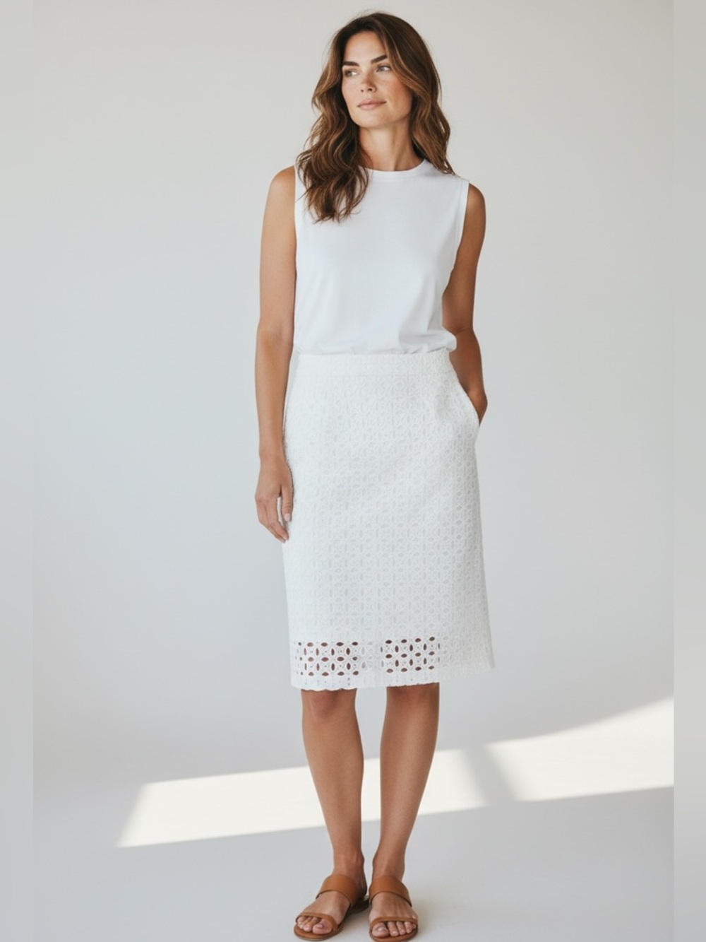 BANANA REPUBLIC ladies, white eyelet, pencil skirt, size 2, tall, perfect cond